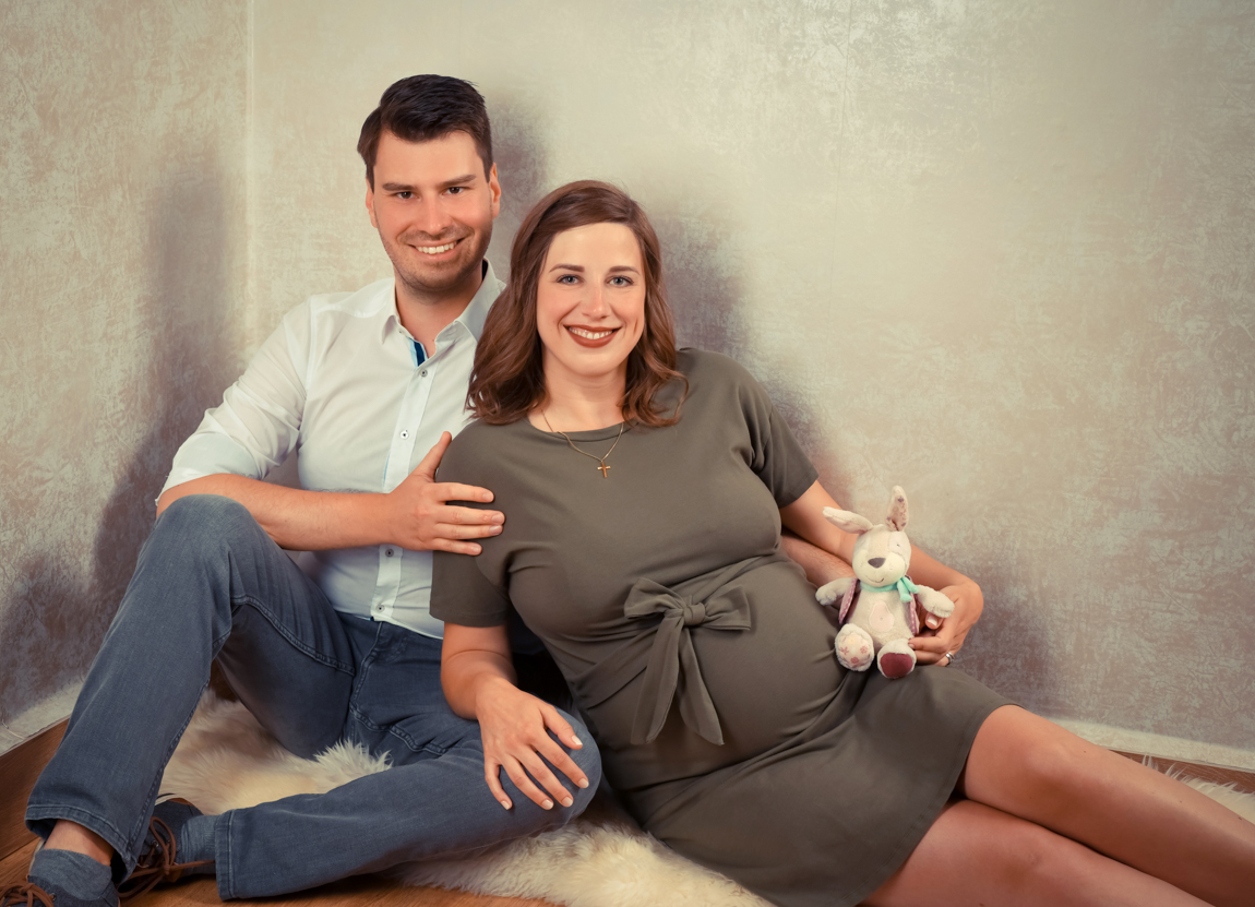 Babybauchfotografie mit Kuscheltier