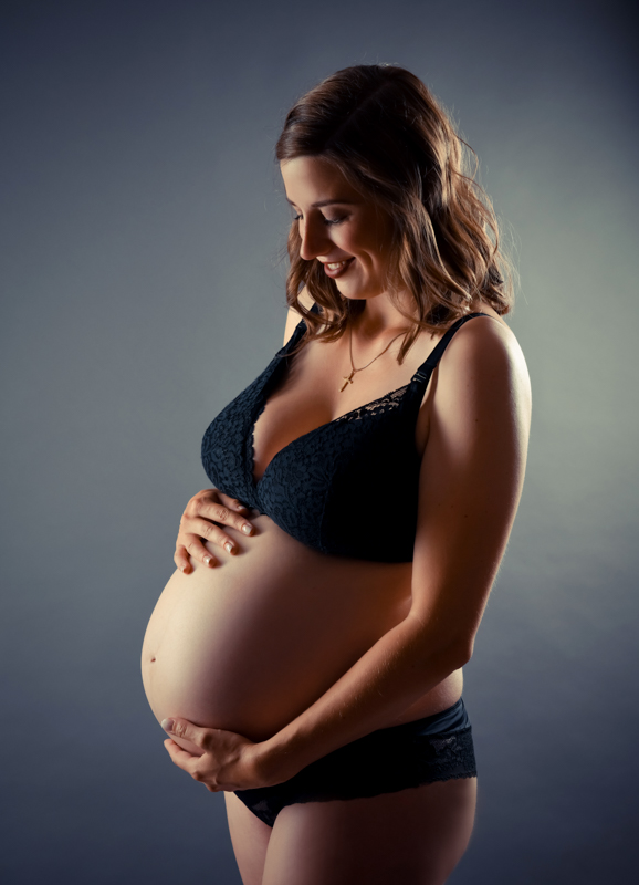 Babybauchfotografie mit nacktem Bauch